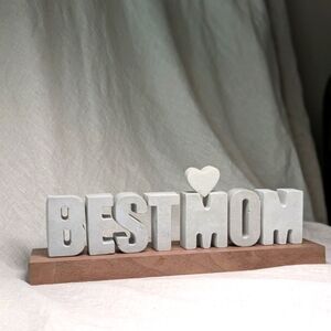 BEST MOM Concrete Letters Decorative Sign with Heart, Mother's Day Gift